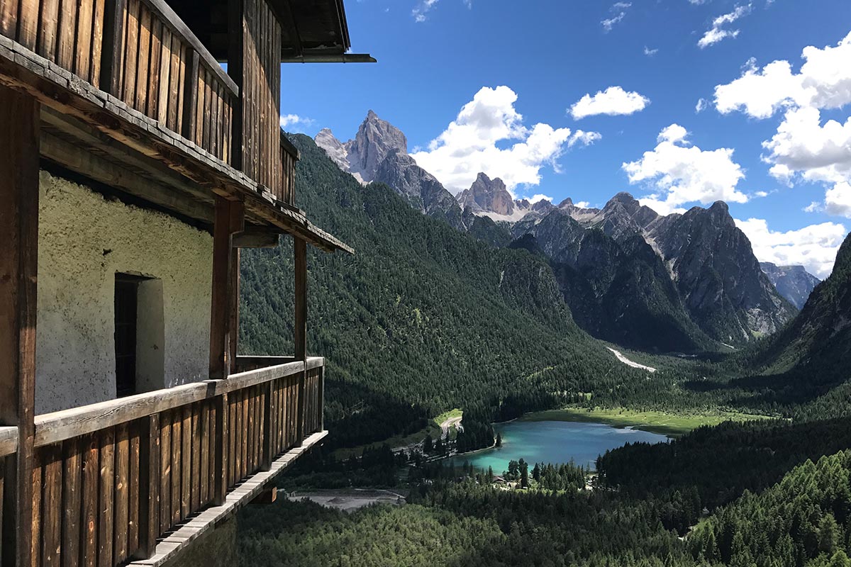 View from above from a mountain hut onto Lake Dobbiaco • SkyView Chalets Toblacher See