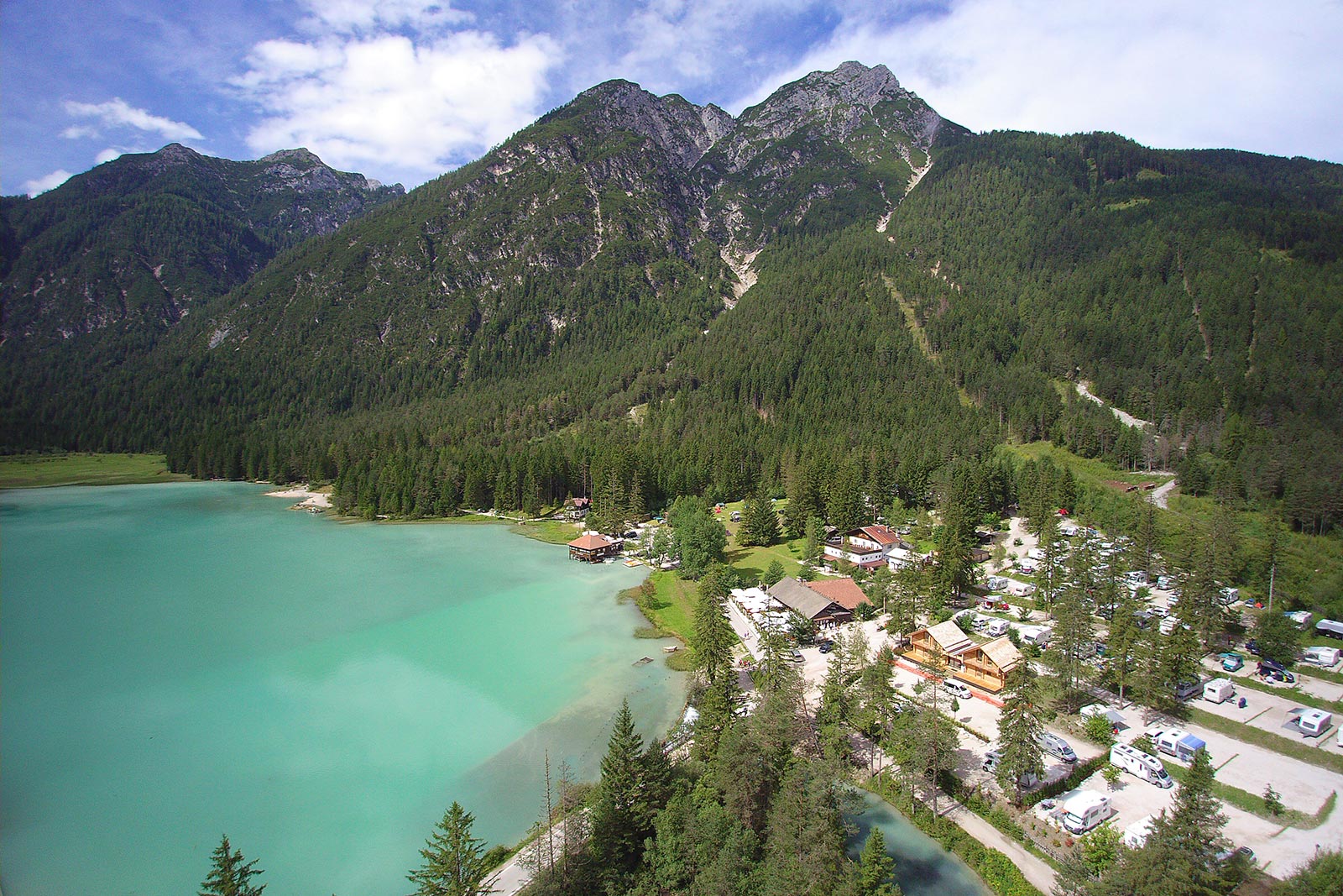 Ansicht von oben - Sommerlandschaft Toblacher See - Camping Toblacher See
