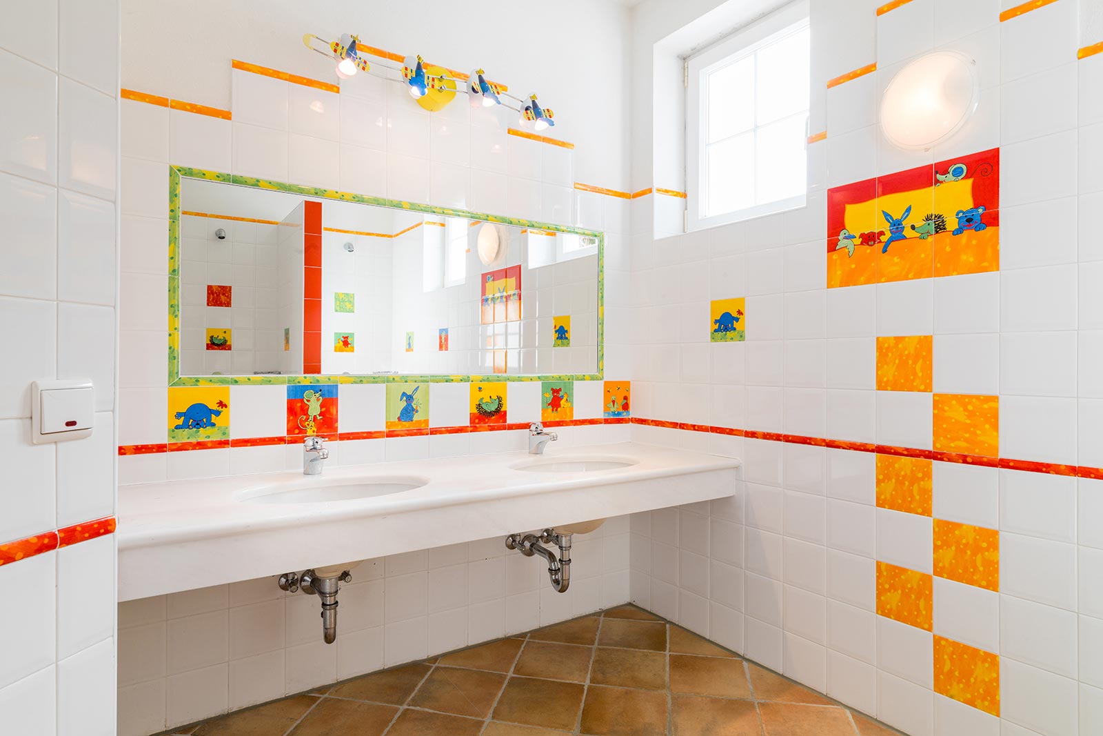 Innenaufnahme - Badezimmer für Kinder - Camping Toblacher See