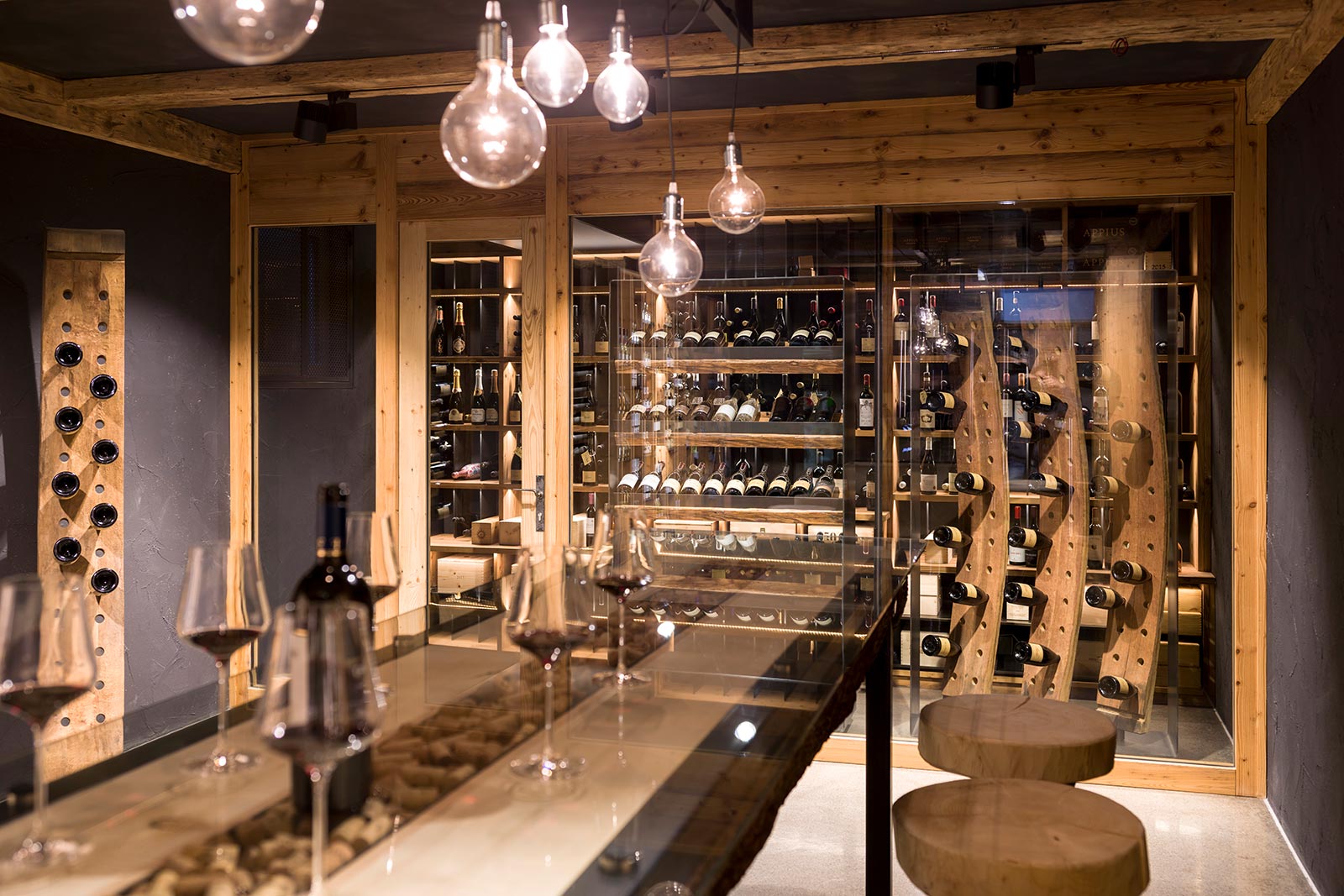 Impressioni di ristorante - vista interna degustazione vini - Camping Toblacher See