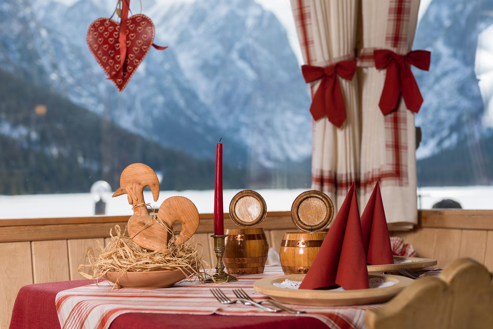 Impressioni di ristorante - vista interna - dettaglio dell'allestimento della tavola - Camping Toblacher See