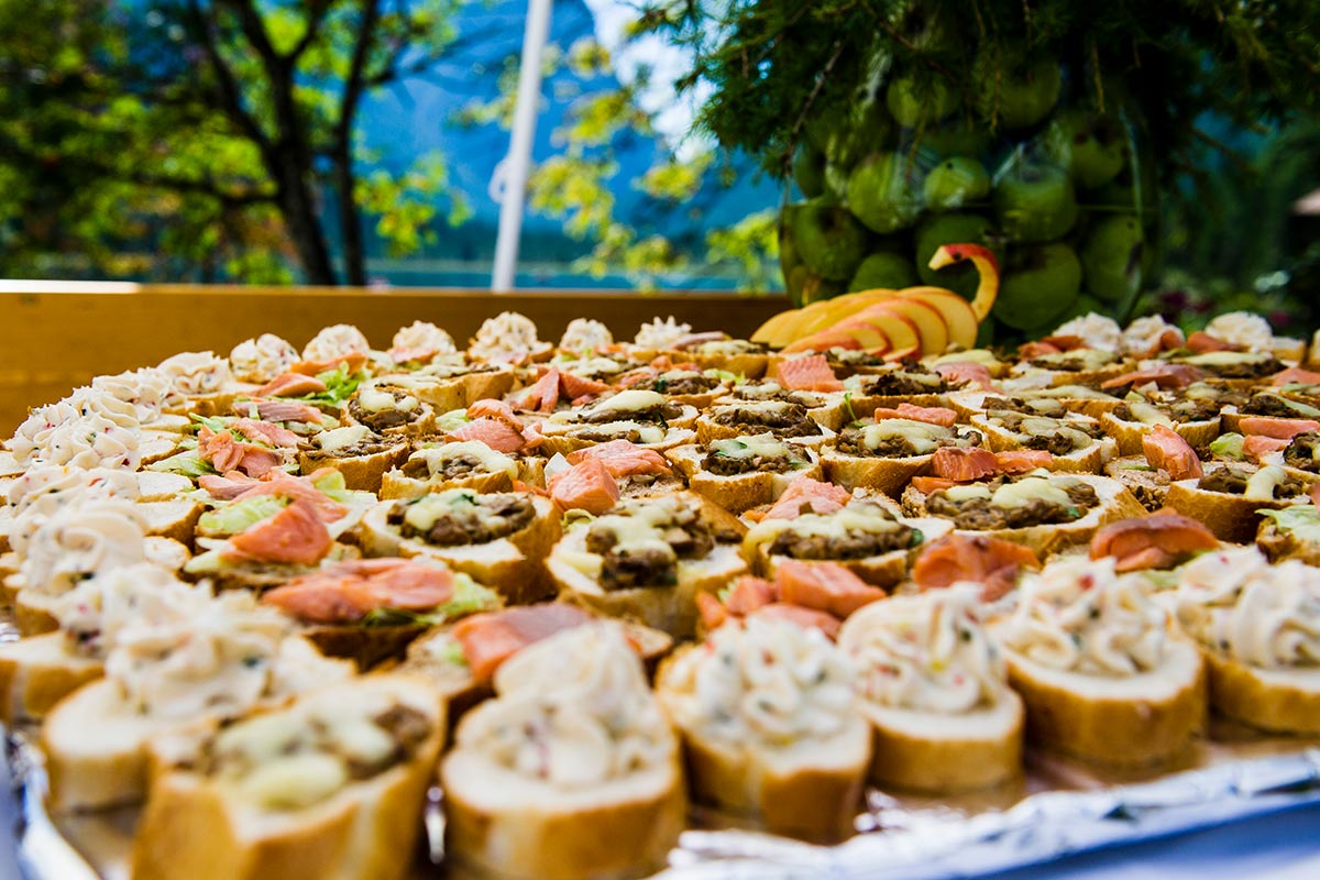 Impressioni di ristorante - dettaglio - panini con pesce - Camping Toblacher See