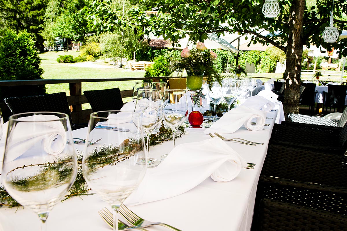 Impressioni sul ristorante - luogo dell'evento - tavola imbandita nell'area esterna - Camping Toblacher See
