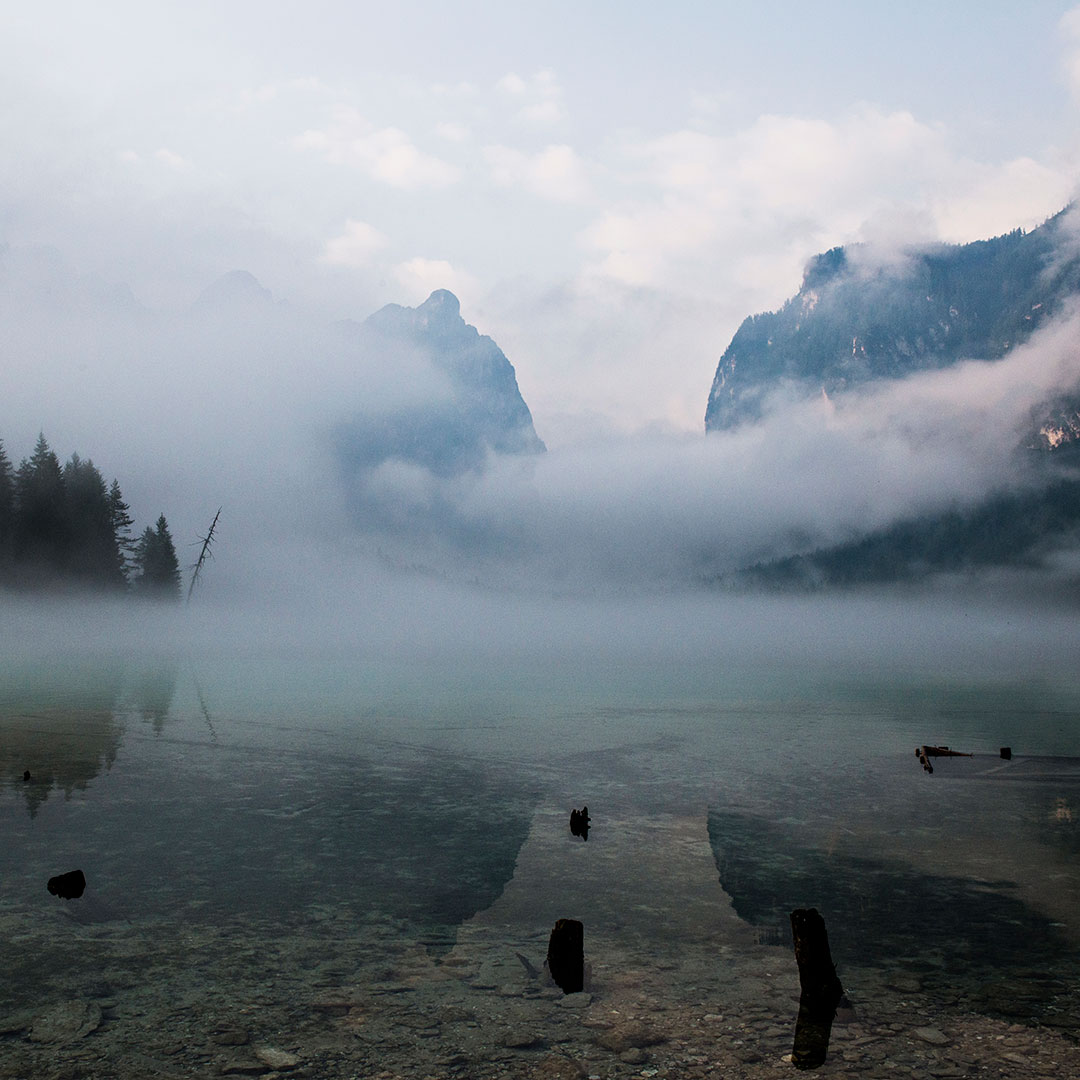 Offerte di lavoro - nebbia sul lago di Dobbiaco - Campeggio Toblacher See